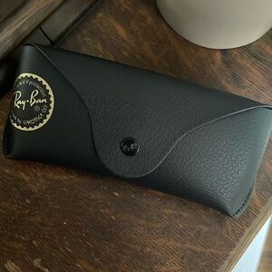 Brand new Ray ban case & cloth